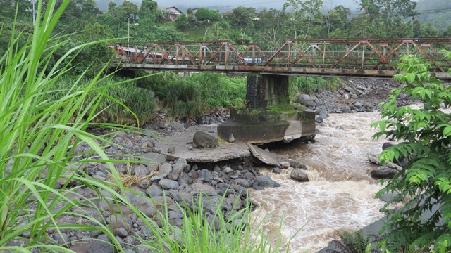 When the floods subsided the damage could be clearly seen. Pedestrians only!